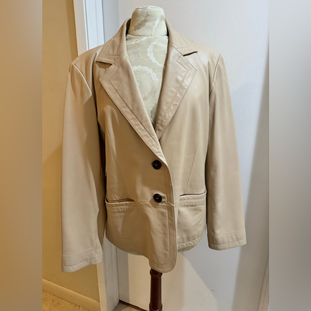 Bloomingdale’s Leather Vintage Cream Pockets Lined Button Up Jacket 14